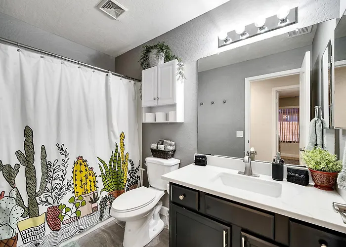 Holiday home Near Superstition Hiking! W/ Pool *