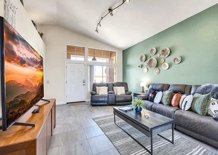 Holiday home Near Superstition Hiking! W/ Pool *